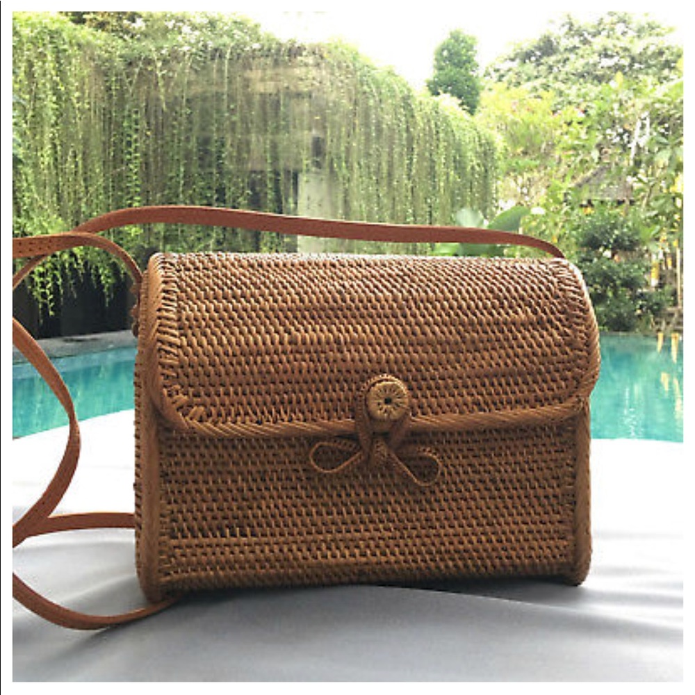 Straw crossbody bag
